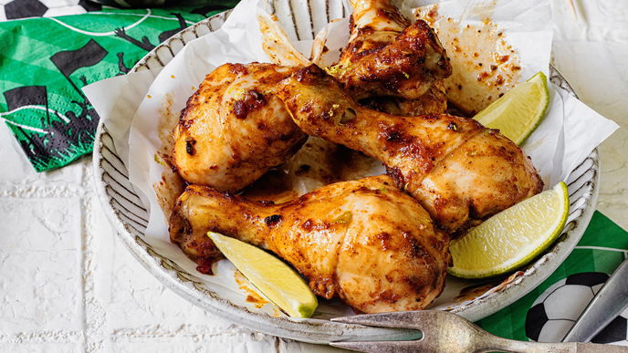 Rezept für Hähnchenschenkel mit Dattel-Limetten-Dip 