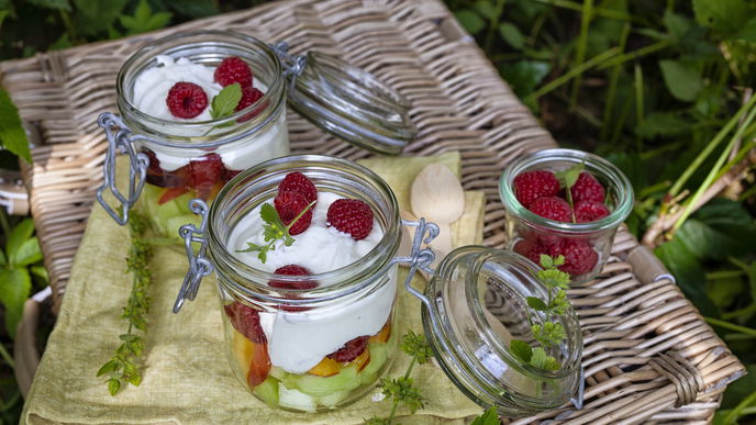 Rezept für süßen Schichtsalat mit Quarkcreme 