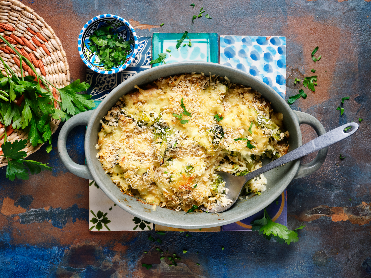 Gebackener Reis mit Hähnchen und Brokkoli