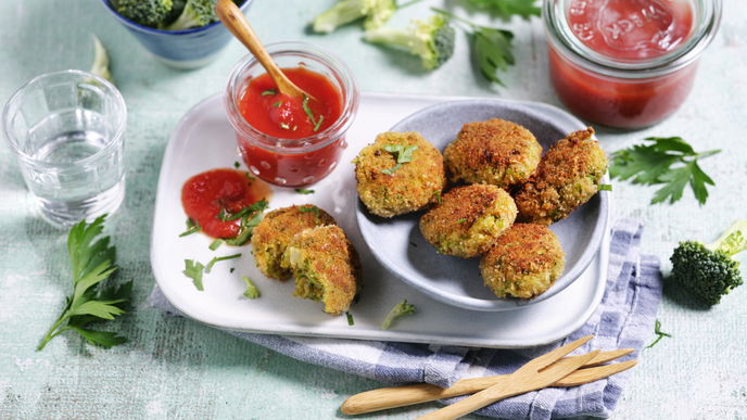 Rezept für vegane & super knusprige Gemüse-Nuggets mit Tomaten-Dip: Ganz einfach selbst gemacht!