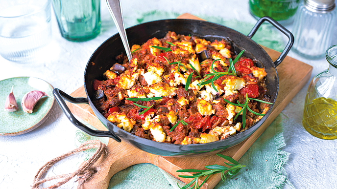 Rezept für einen würzigen Hackfleisch-Feta-Auflauf 
