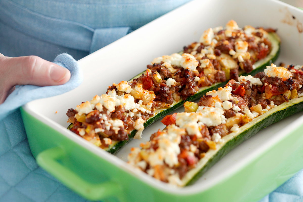 Low Carb Hackfleisch-Rezepte - Gefüllte Zucchini mit Hackfleisch und Feta