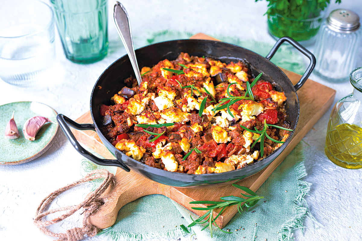Low Carb Hackfleisch-Rezept - Hackfleisch-Feta-Auflauf