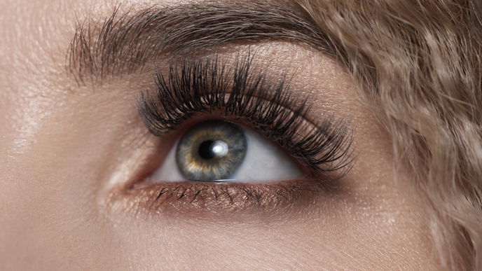 Mascara-Trick: Das Lash-Back-Combing sorgt für volle Wimpern in 2 Minuten