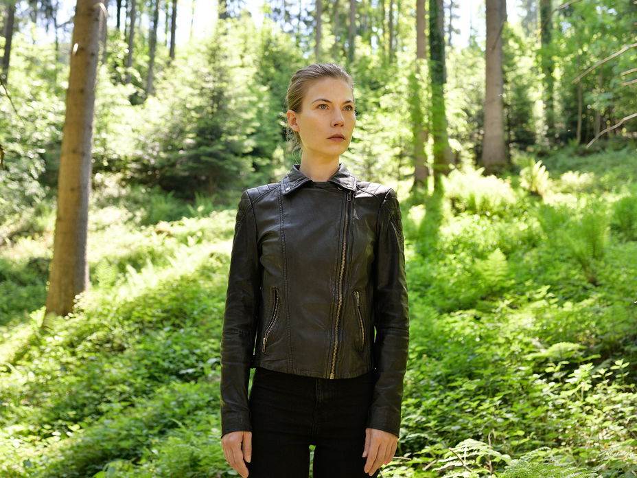 Nora Waldstätten in "Die Toten vom Bodensee - Unter Wölfen"