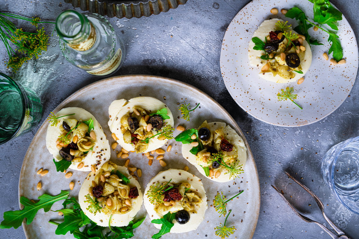 Nudelsalat auf Mozzarellakugeln