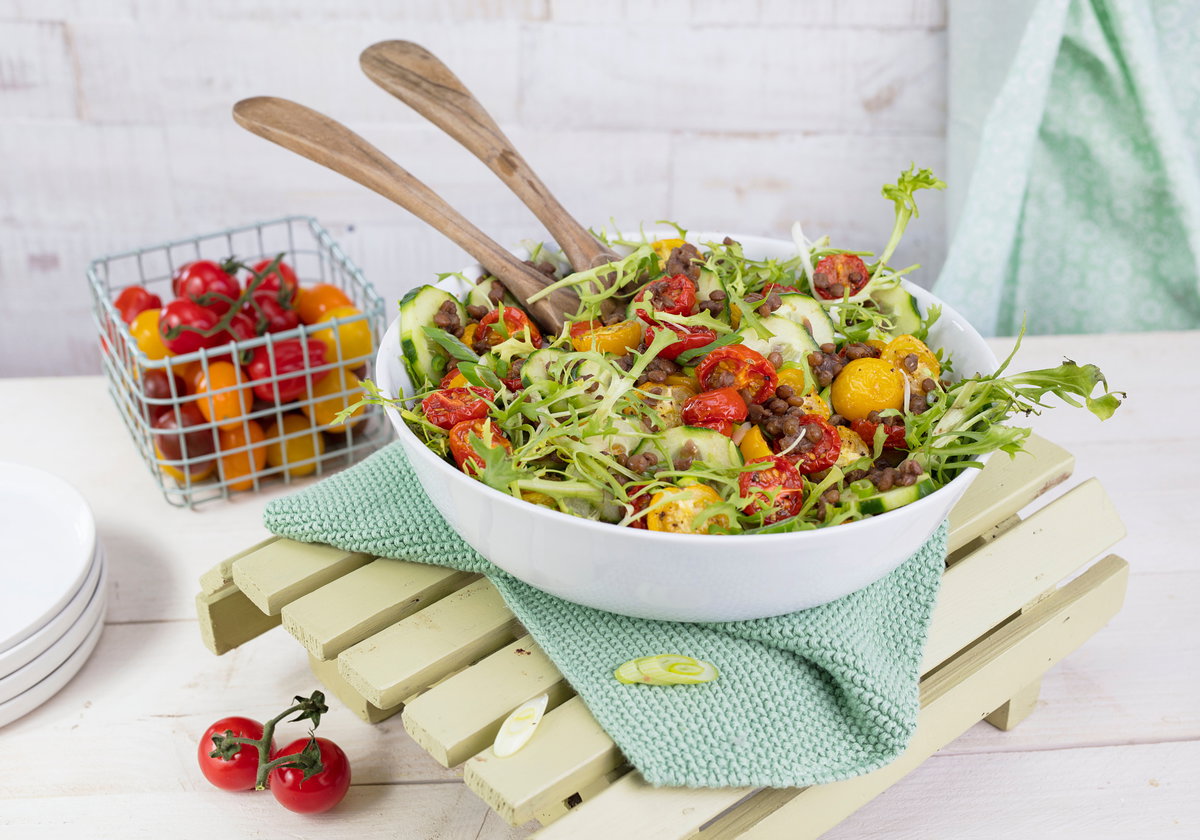 Ofen-Tomatensalat mit Linsen
