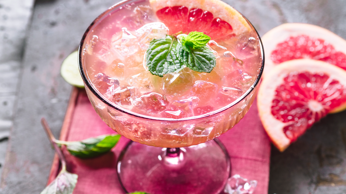 Rezept für einen spritzig-herben Pink Grapefruit Mocktail