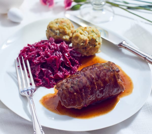 Rinderrouladen mit Knödeln und Rotkohl