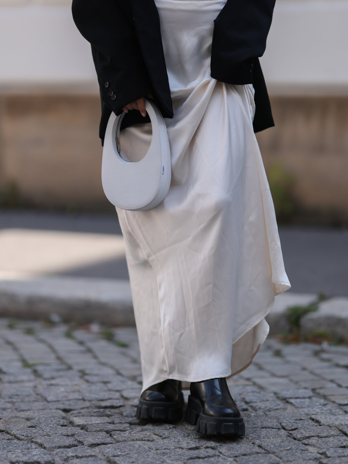 Satinrock mit Boots