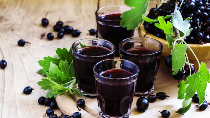 Omas bestes Rezept: Leckeren Saft aus schwarzen Johannisbeeren selber machen – nur 3 Zutaten!