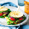 Kalorienarmer Sellerie-Burger mit knackigem Gemüse