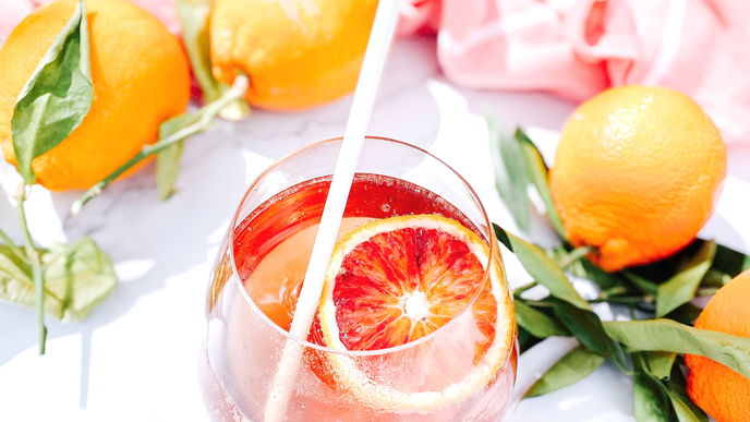 Unsere 10 besten und leckersten Sommergetränke ohne Alkohol und Zucker für warme Tage
