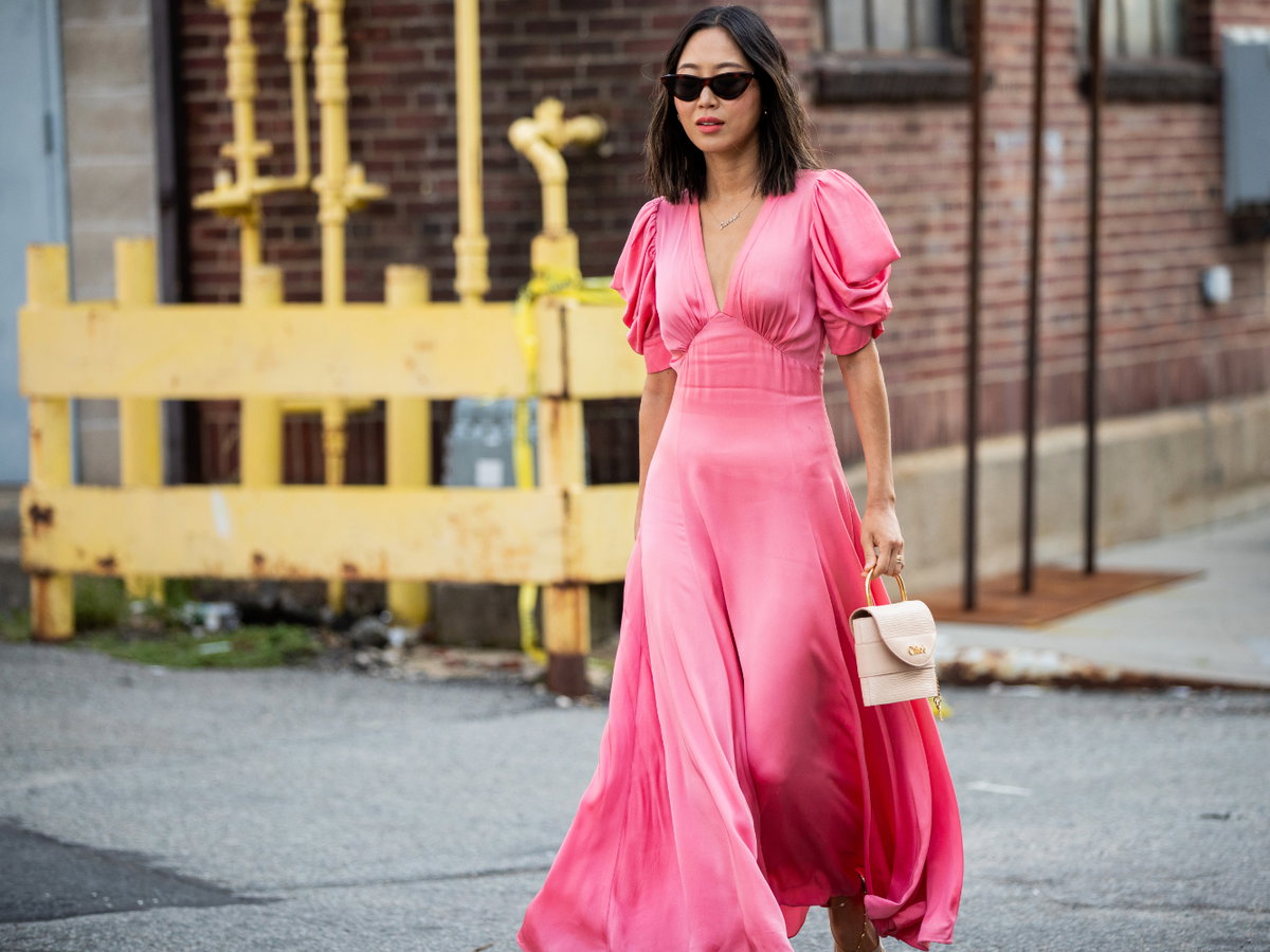 Streetstyle von Aimee Song mit langem Kleid