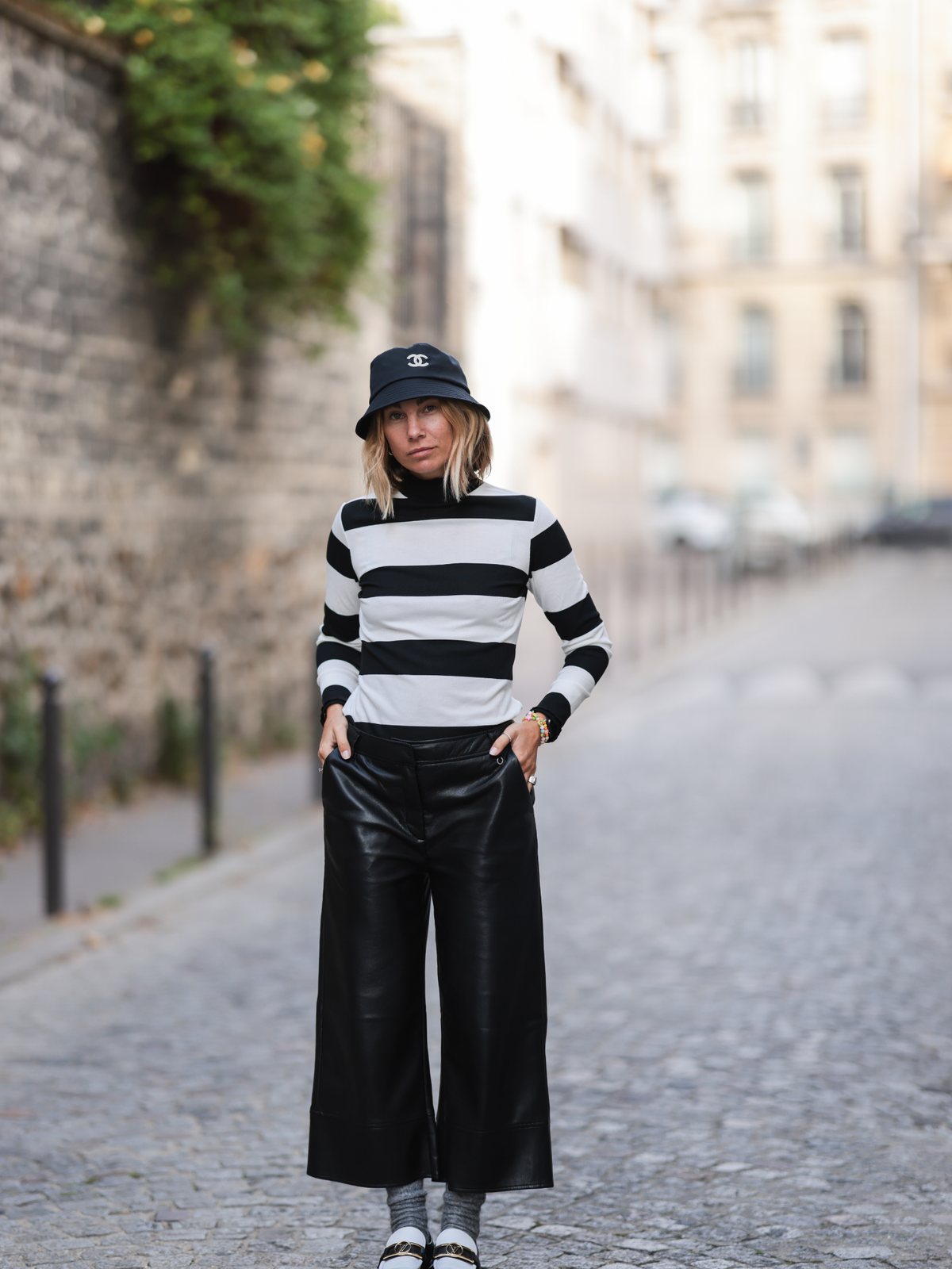Streetstyle von Karin Teigl mit Culotte und Loafer