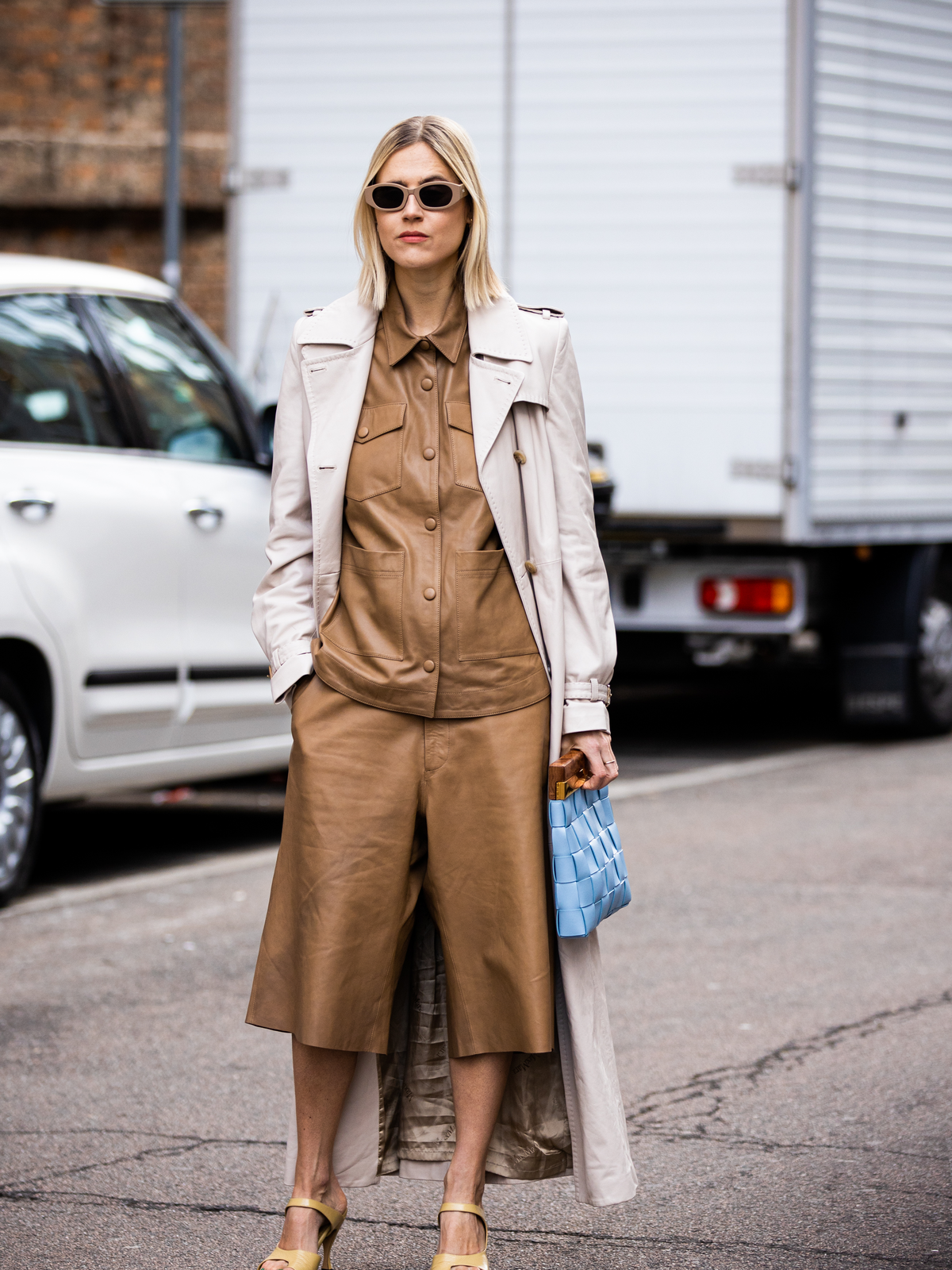 Streetstyle von Linda Tol mit Culotte und Sandaletten