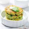 Zucchini-Puffer mit Haferflocken: Unser Low-Carb-Rezept gegen Heißhungerattacken