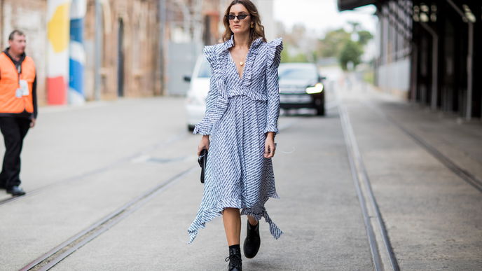Gehen Dr. Martens auch im Sommer? So stylen wir die beliebten Boots an heißen Tagen