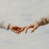 Emotionale Abhängigkeit lösen: So werden Ihre Partnerschaften und Freundschaften gesünder