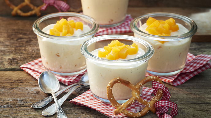 Rezept für Bayerische Creme mit beschwipsten Pfirsichen