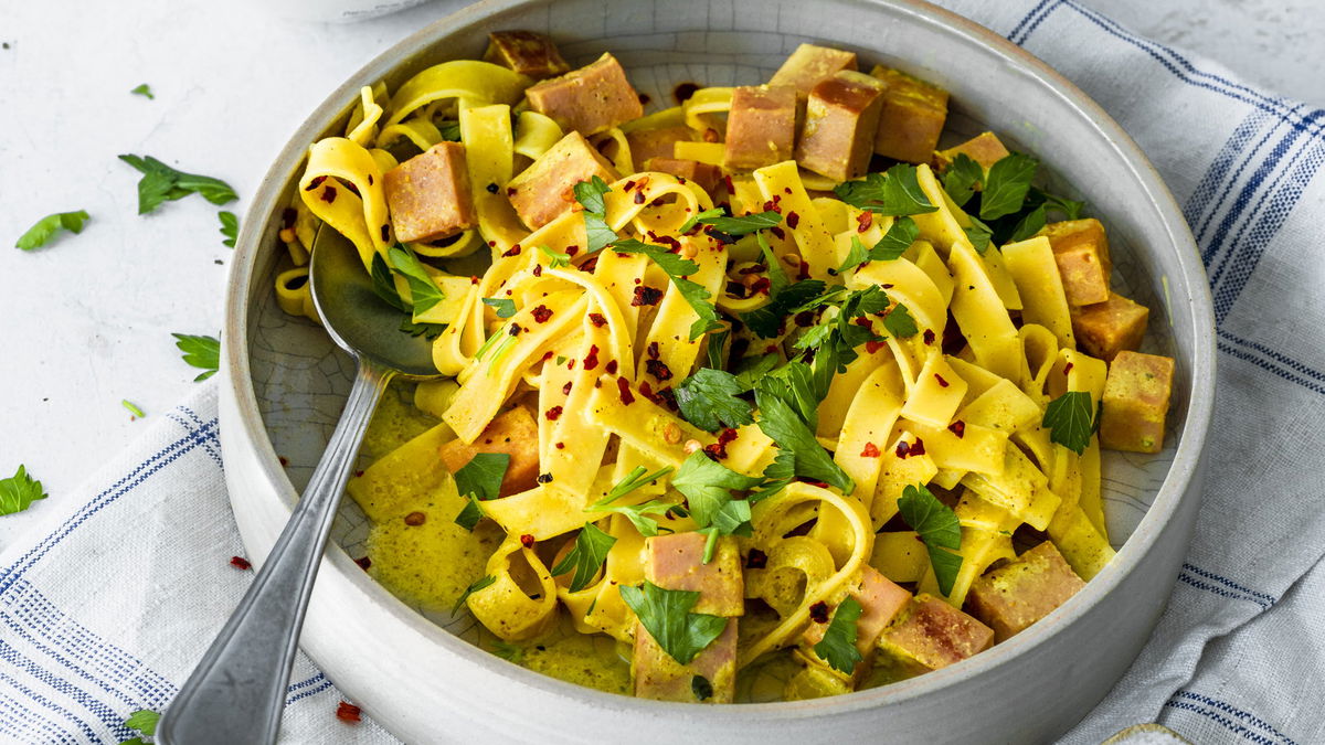 Rezept für bayerisches Curry mit Leberkäse und Bandnudeln 