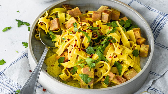 Rezept für bayerisches Curry mit Leberkäse und Bandnudeln 