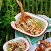 Rezept für Bratwurstsalat mit Kohl, Möhren und Senf