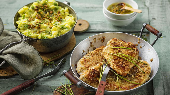 Rezept für Hähnchenschnitzel in Haferflocken-Panade mit Erbsen-Kartoffelstampf