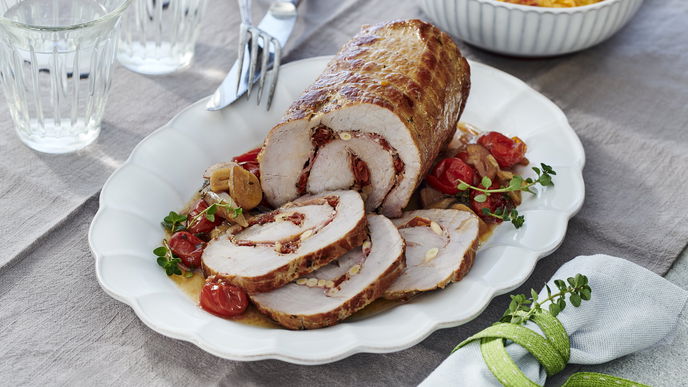 Rezept für mediterranen Kalbsrollbraten mit Schinken-Tomaten-Füllung