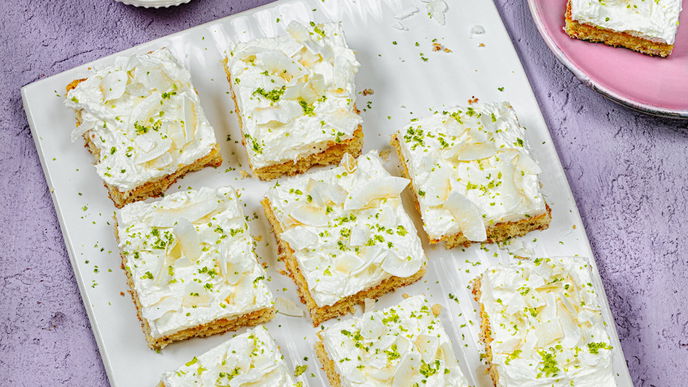 Rezept für saftige Kokosschnitten mit Frischkäsecreme