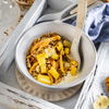 Rezept für tropisches Granola mit Kurkuma-Tonka-Joghurt