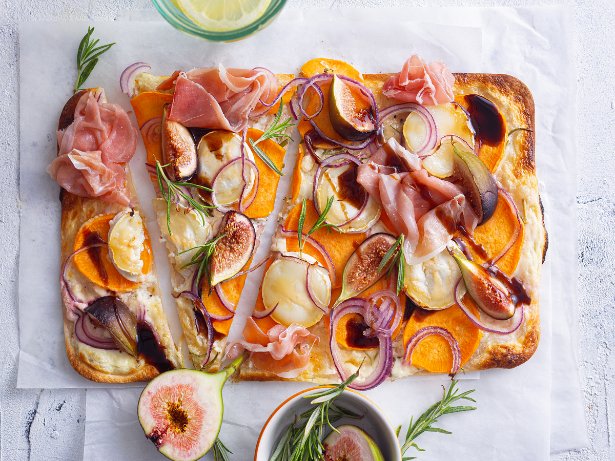 Mediterraner Flammkuchen mit Feigen