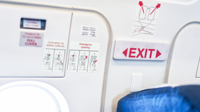 Notausgang im Flugzeug: Welche Menschen hier sitzen dürfen - und welche nicht