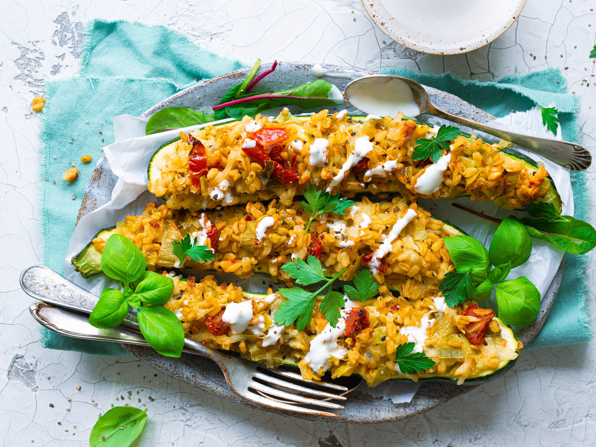 Vegetarisch gefüllte Zucchini mit Hartweizen