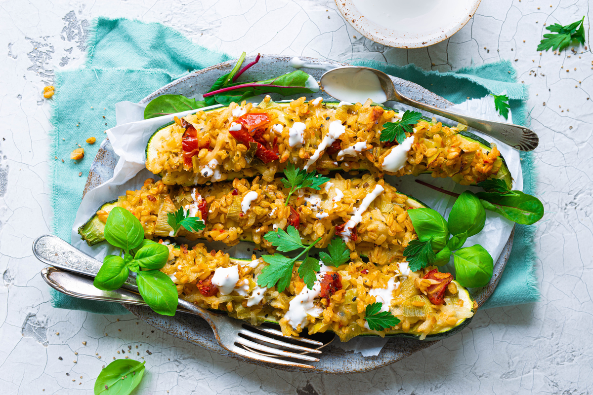 Vegetarisch gefüllte Zucchini mit Hartweizen