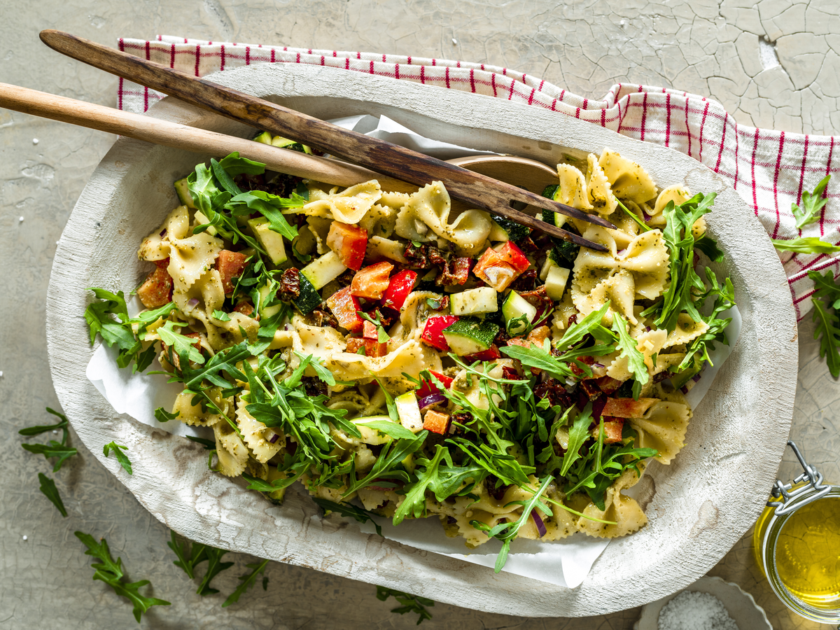 Italienischer Nudelsalat mit Rucola