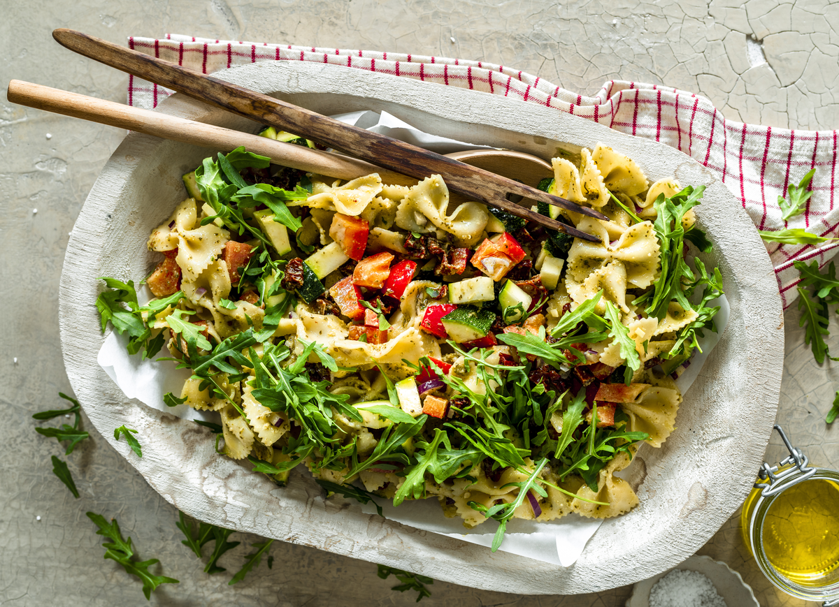 Italienischer Nudelsalat mit Rucola