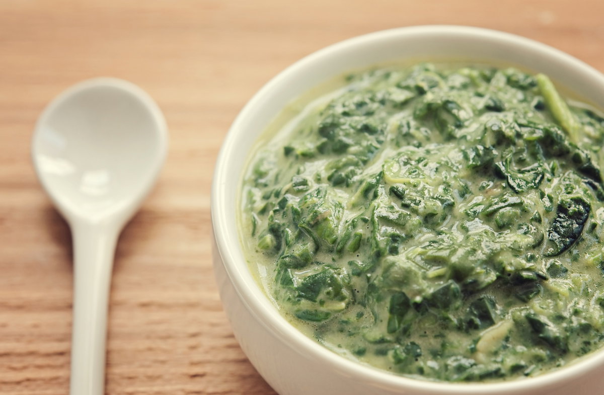 Herzhaftes Porridge mit Spinat