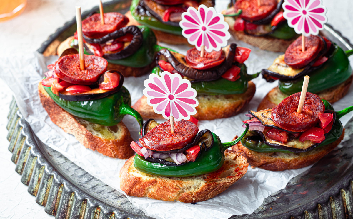 Schnelle Picknick-Idee für Auberginen-Tapas mit Chorizo und Pimientos