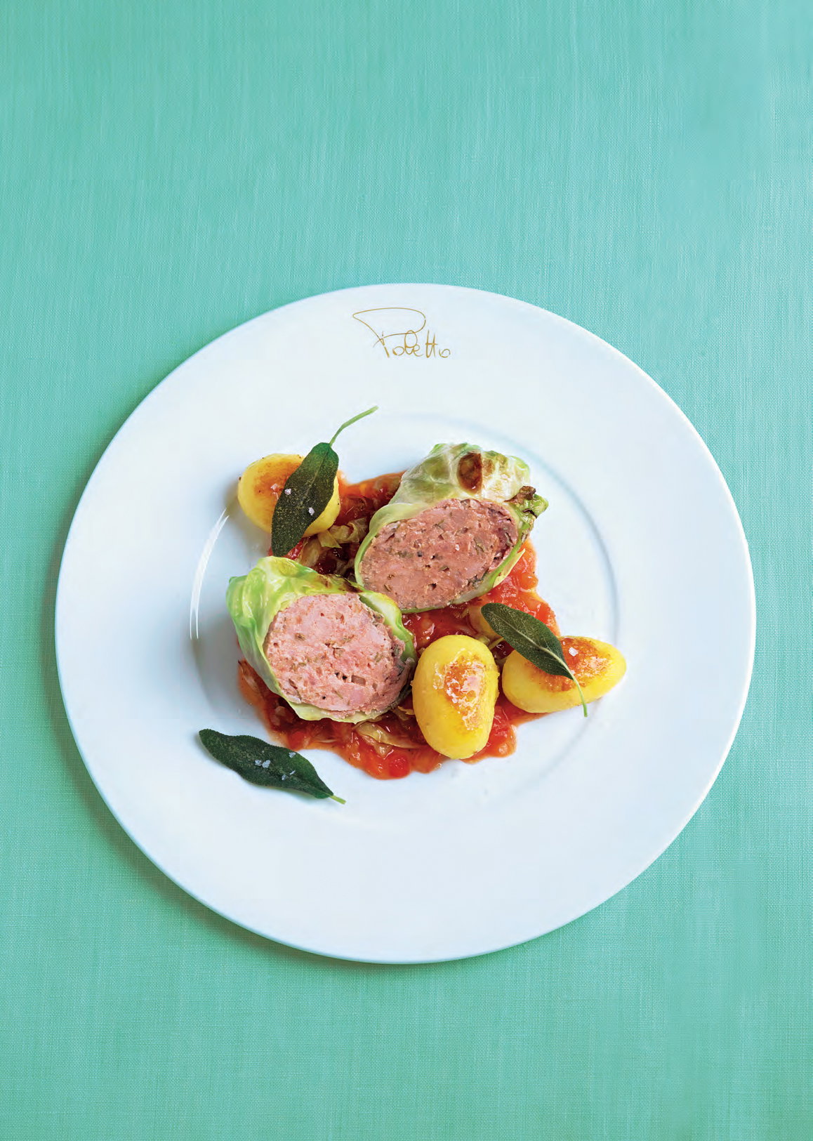 Spitzkohl-Wickel mit Salsiccia