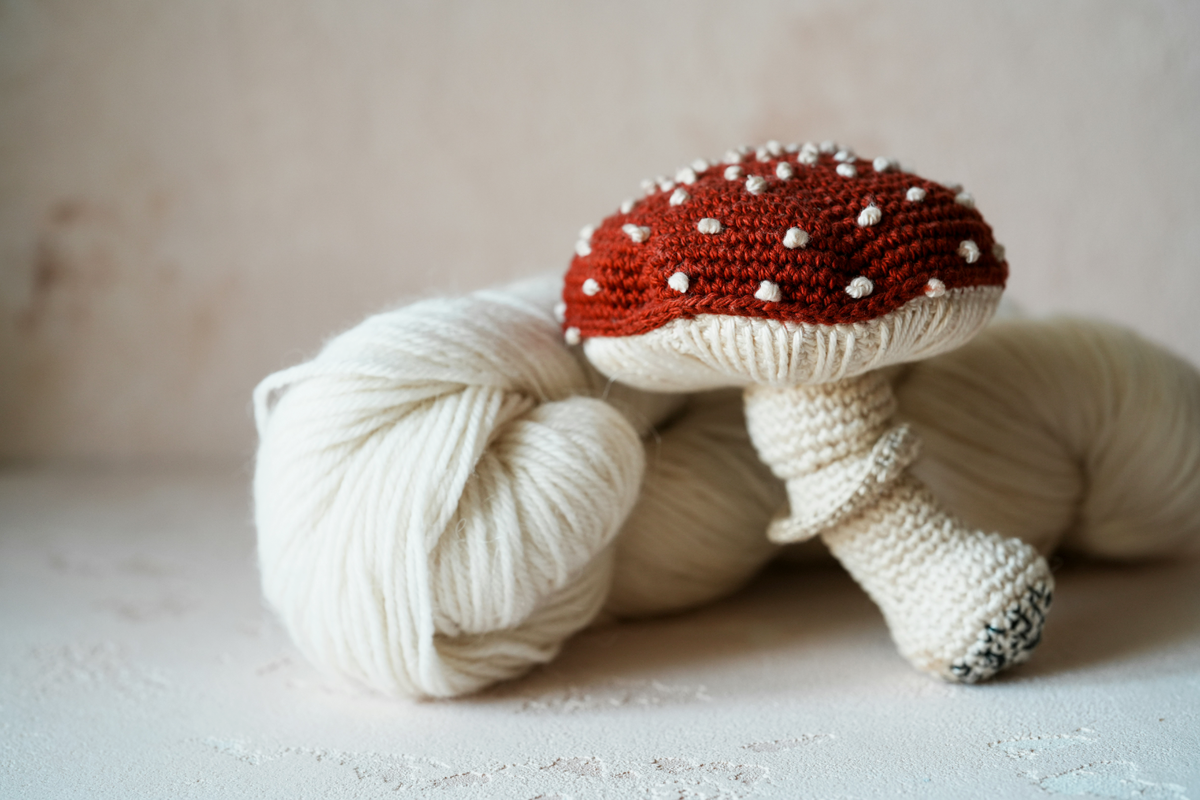 Gehäkelter Amigurumi-Fliegenpilz