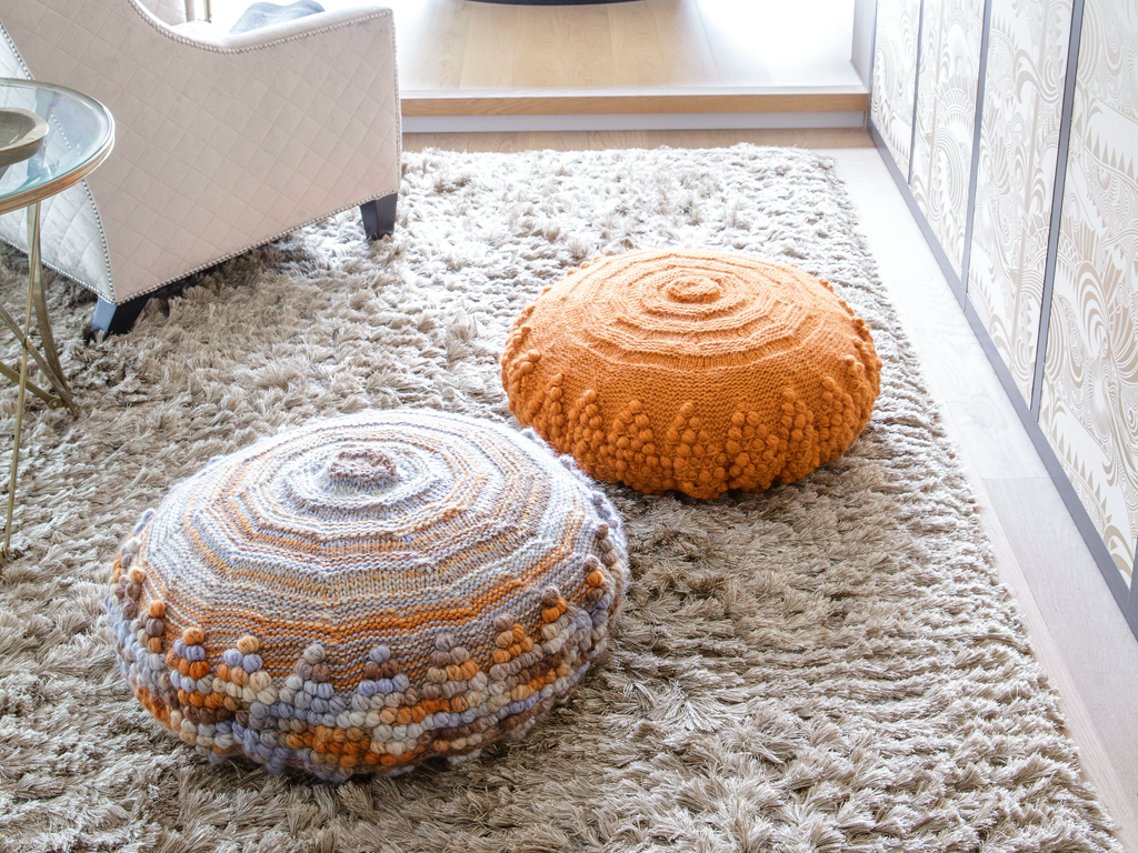 Gehäkelte Poufs aus Merinowolle