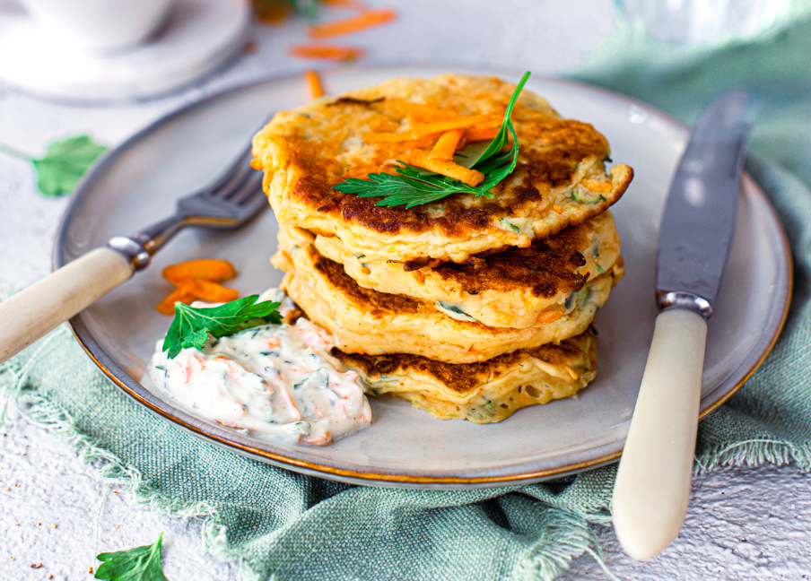 Schnelle Zucchini-Möhren-Pfannkuchen