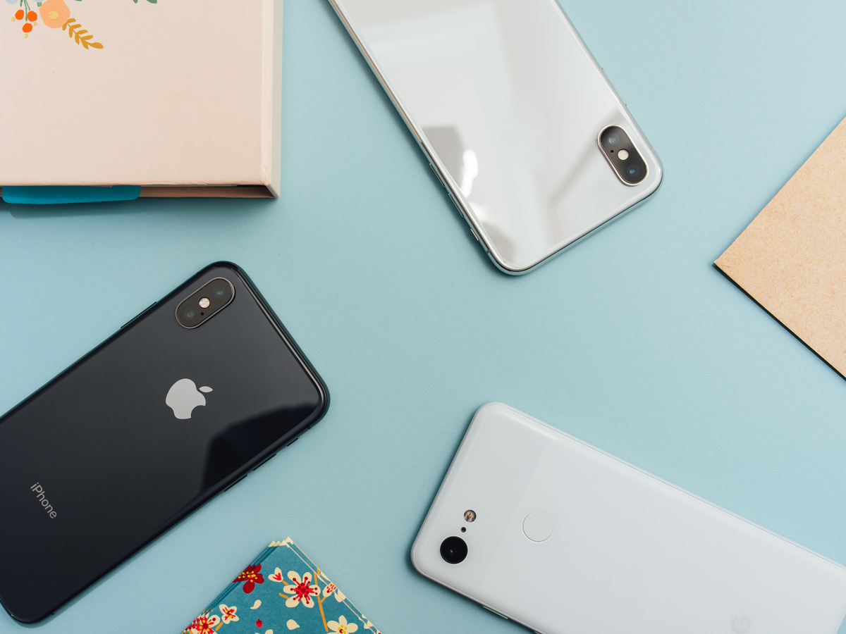 Alte Smartphones zum Entsorgen