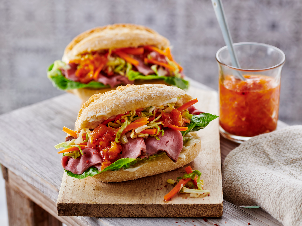 Banh Mi mit Rindfleisch und Gemüse