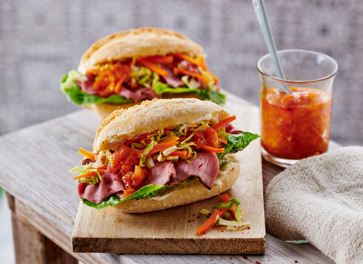 Banh Mi mit Rindfleisch und Gemüse