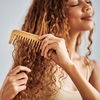 Curly Hair Methode: Diese Pflegeroutine sorgt für definierte, glänzende Locken