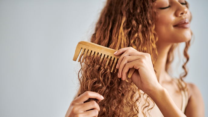 Curly Hair Methode: Diese Pflegeroutine sorgt für definierte, glänzende Locken