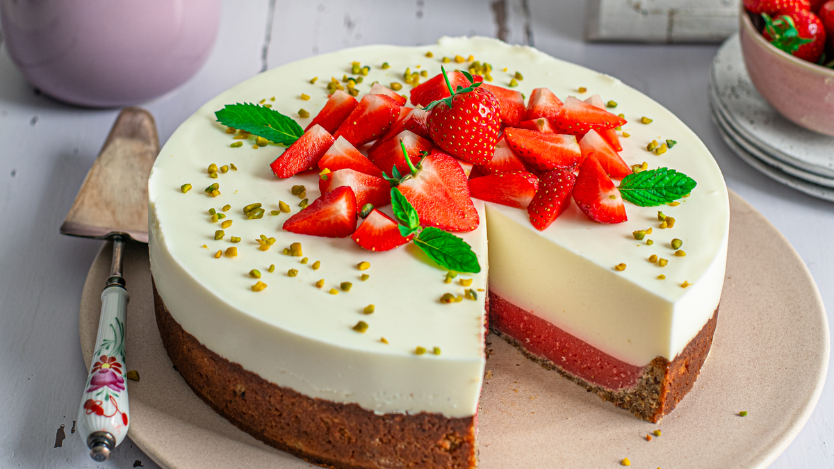 So zaubern Sie eine Erdbeertorte mit Joghurt - und zwar ganz ohne Mehl