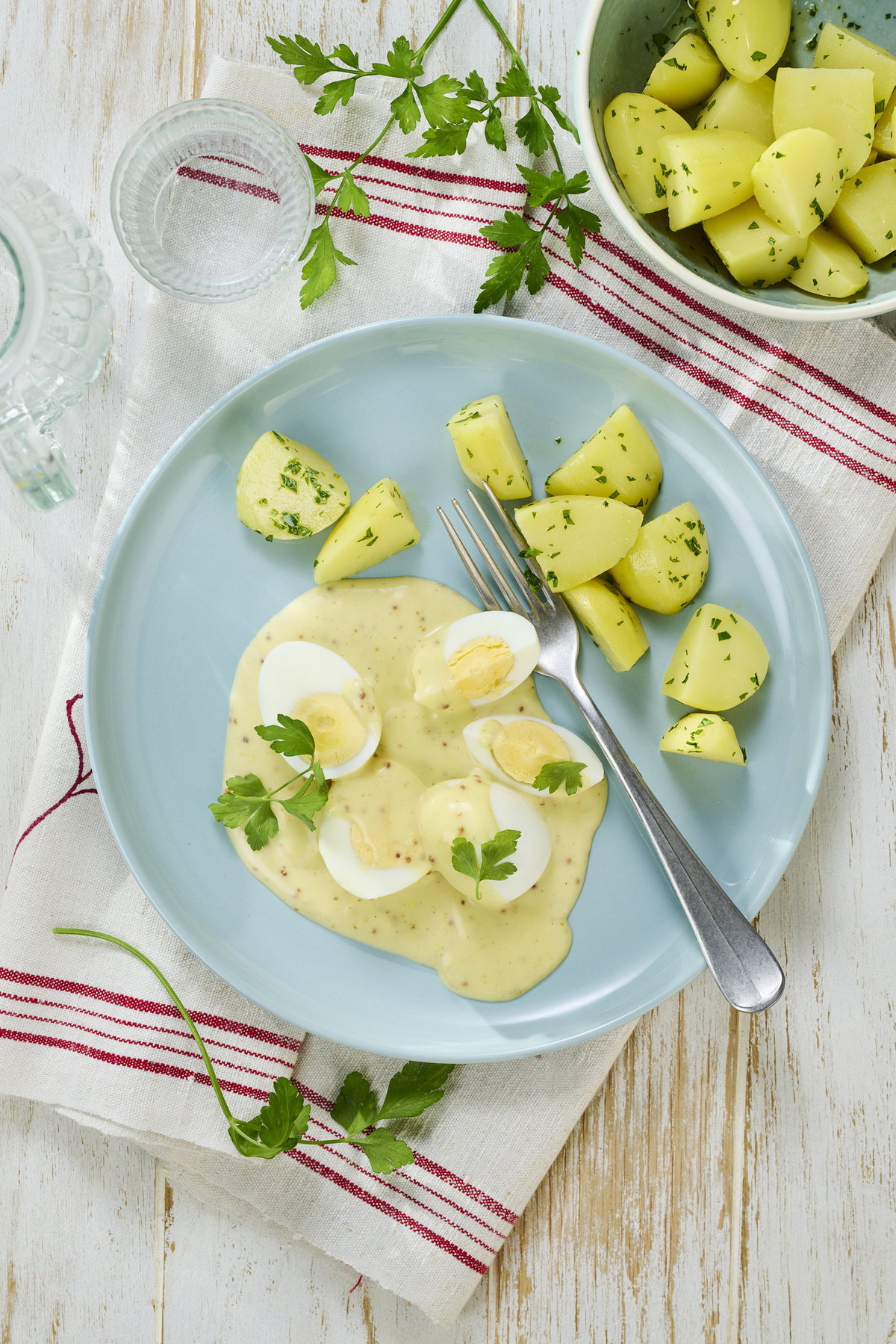 Eier mit Senfsauce